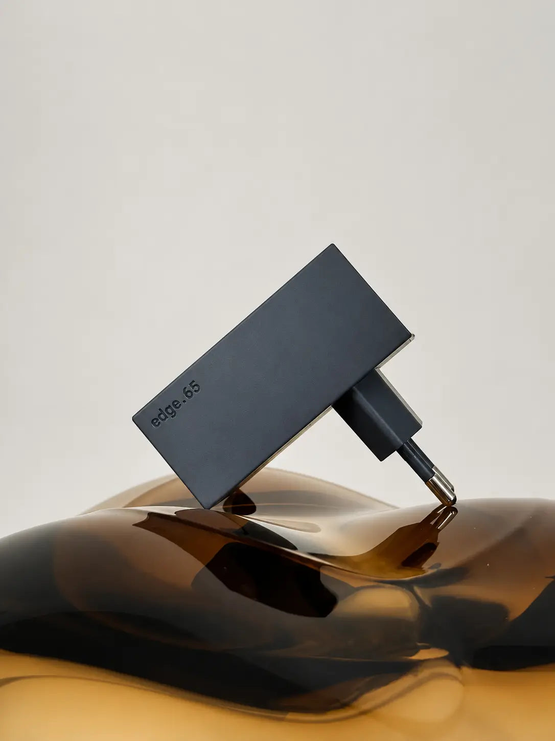 edge.65 (65 Watt) USB Ladegerät. Farbe: Midnight