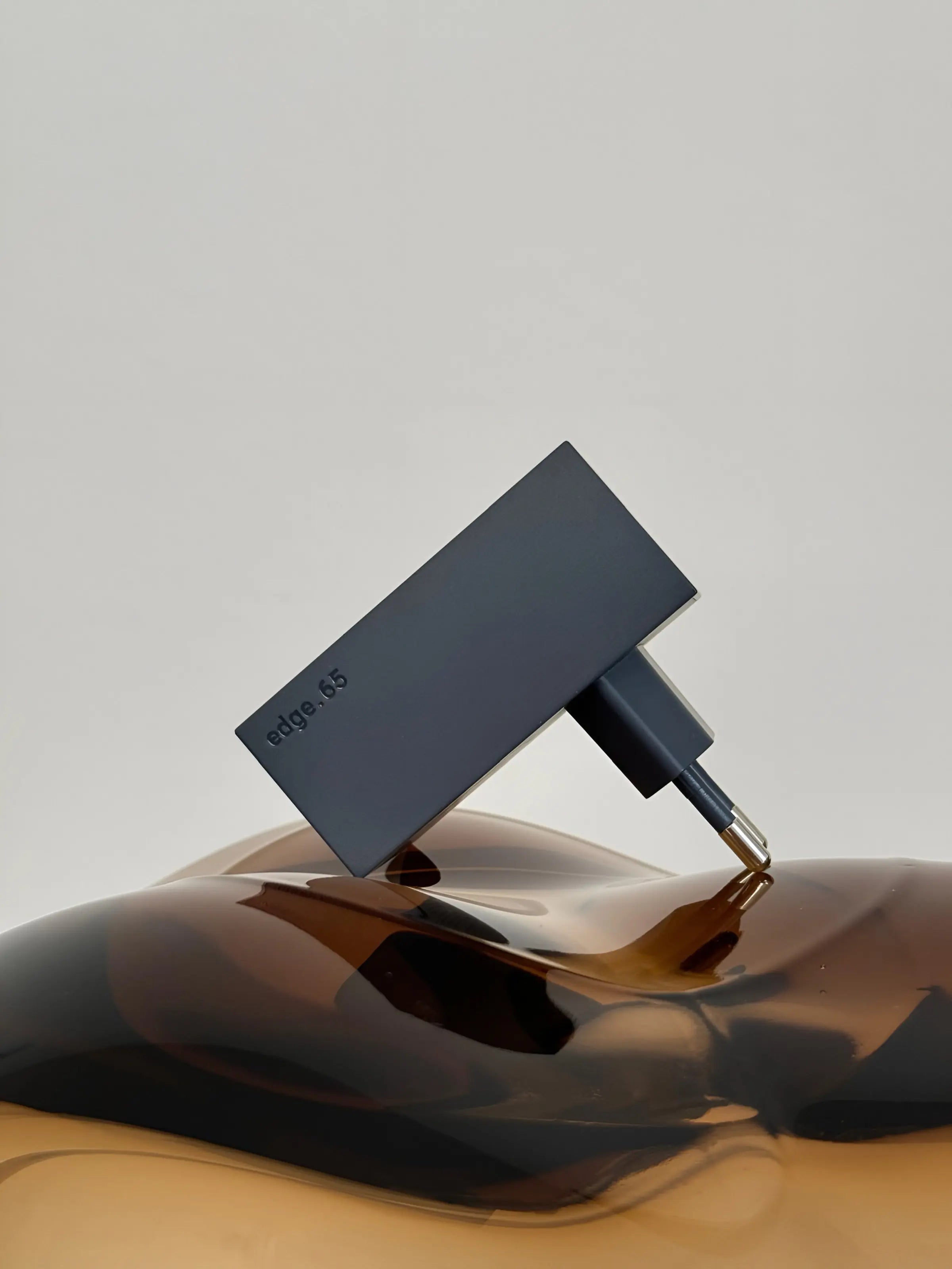 edge.65 (65 Watt) USB Ladegerät. Farbe: Midnight