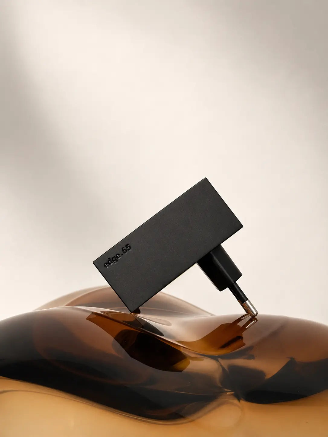 edge.65 (65 Watt) USB Ladegerät. Farbe: Black