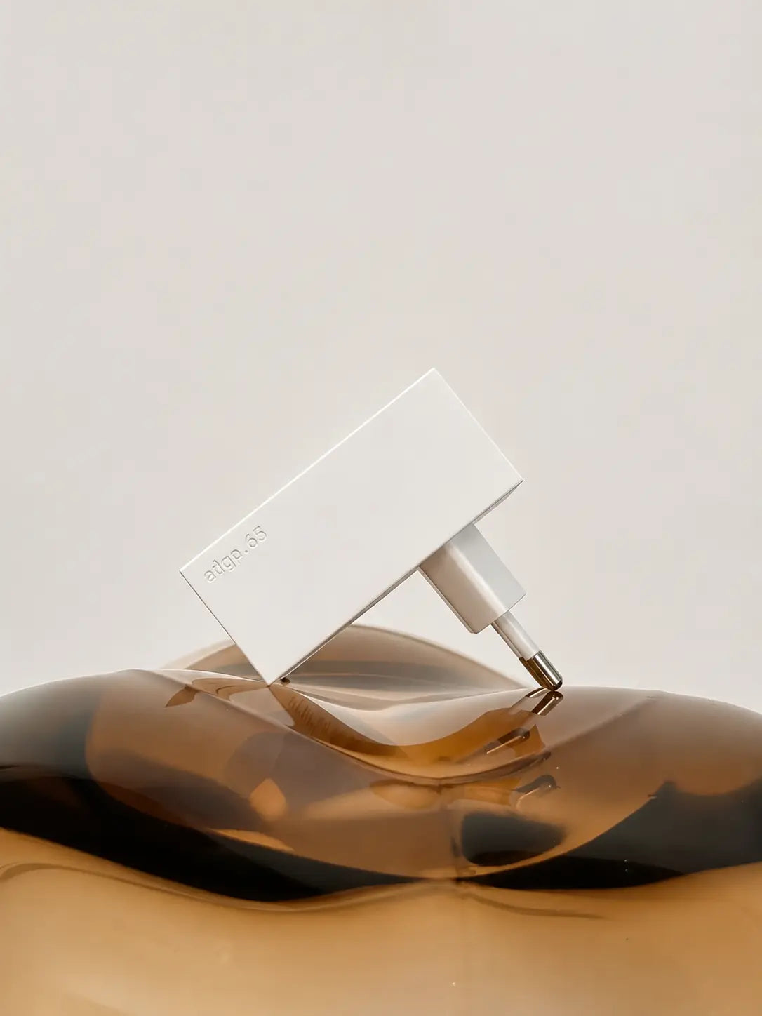 edge.65 (65 Watt) USB Ladegerät. Farbe: White